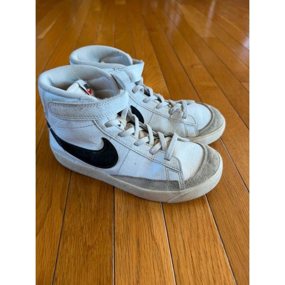 Nike Kids' Blazer Mid '77 sneakers white leather black Swoosh logo Sz 2 Youth